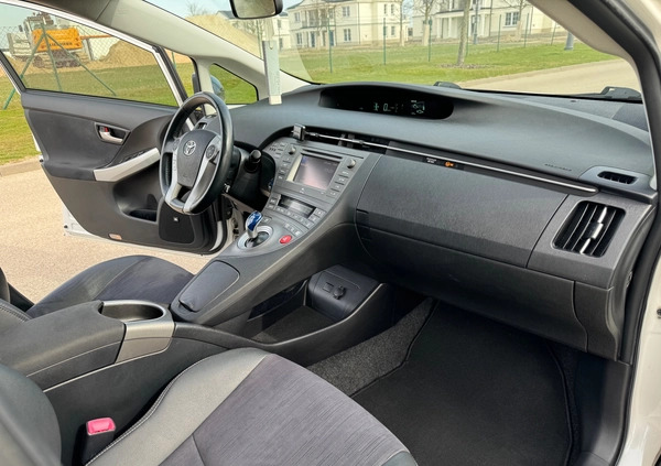 Toyota Prius cena 39900 przebieg: 270000, rok produkcji 2012 z Sulechów małe 137